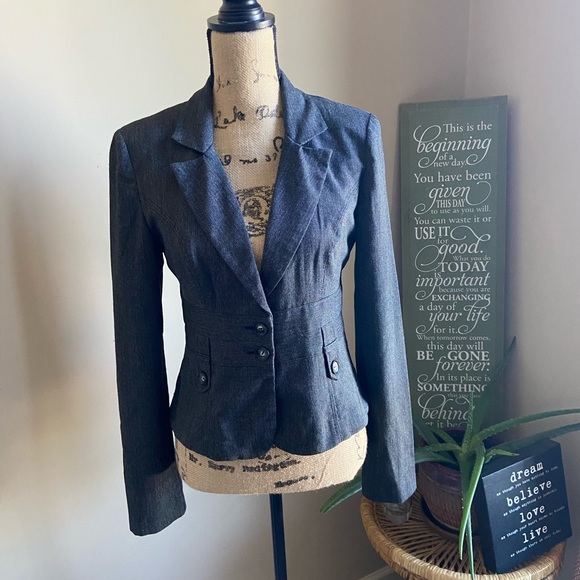 Byline Byer California Cropped Blazer - Picture 1 of 3